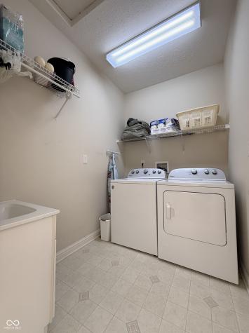 6883 Roundrock Court Avon IN 46123