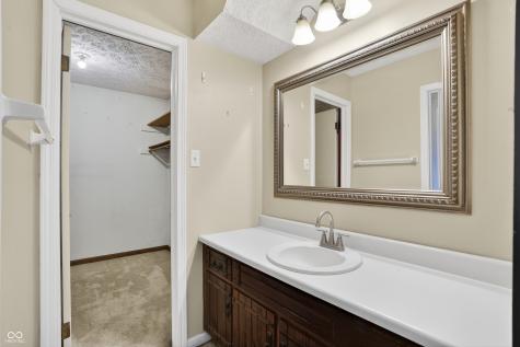 7802 Mallard Way Indianapolis IN 46256