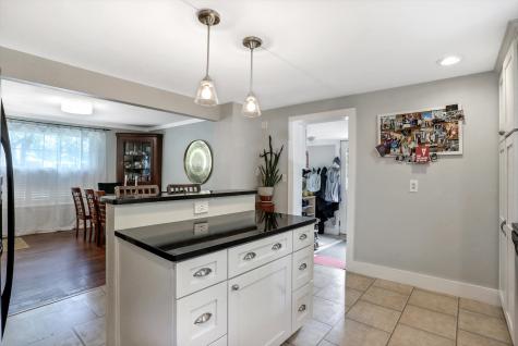 185 E Ash Street Zionsville IN 46077