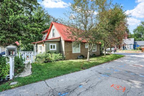 185 E Ash Street Zionsville IN 46077