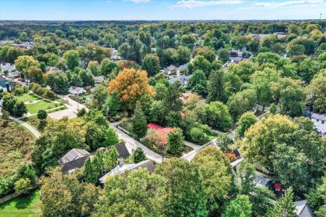 185 E Ash Street Zionsville IN 46077