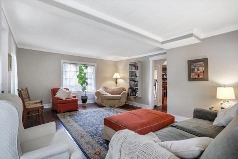 185 E Ash Street Zionsville IN 46077