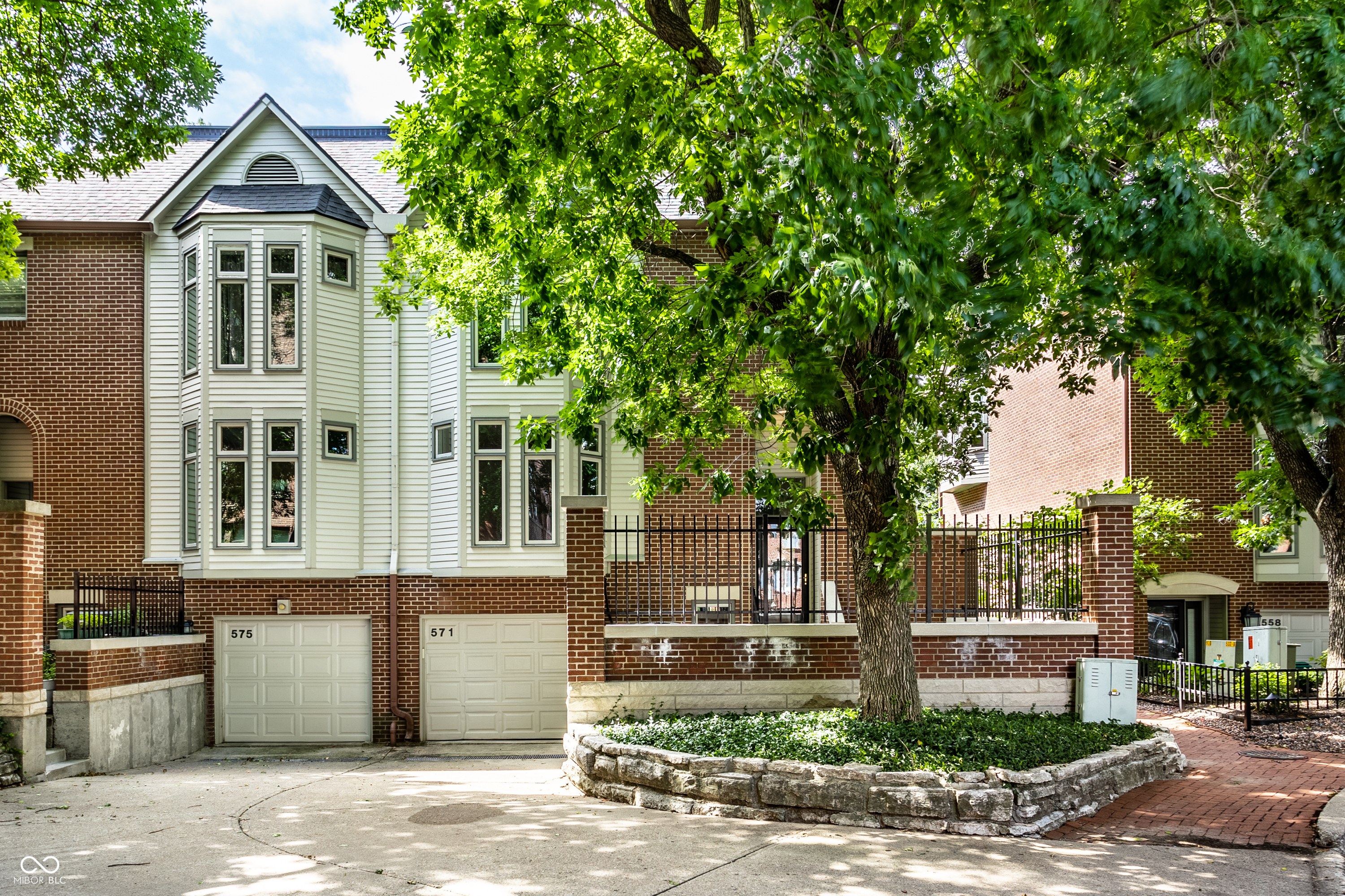 571 Lockerbie Circle S Indianapolis IN 46202