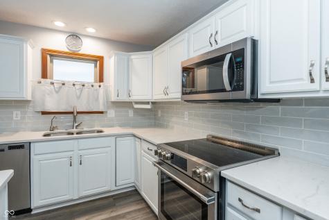 6475 Fieldstream Drive Avon IN 46123