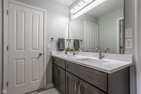 3627 Mossy Rock Drive Zionsville IN 46077