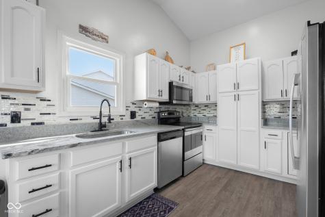 4605 Clairmont Drive Columbus IN 47203