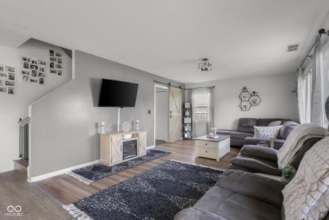 4605 Clairmont Drive Columbus IN 47203