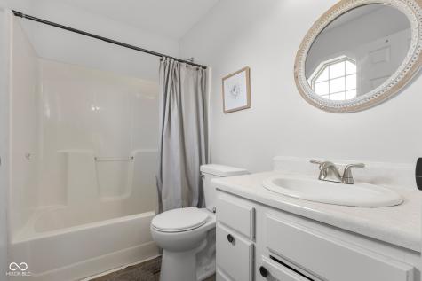 4605 Clairmont Drive Columbus IN 47203