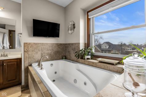 2033 Cheyenne Trail Columbus IN 47203