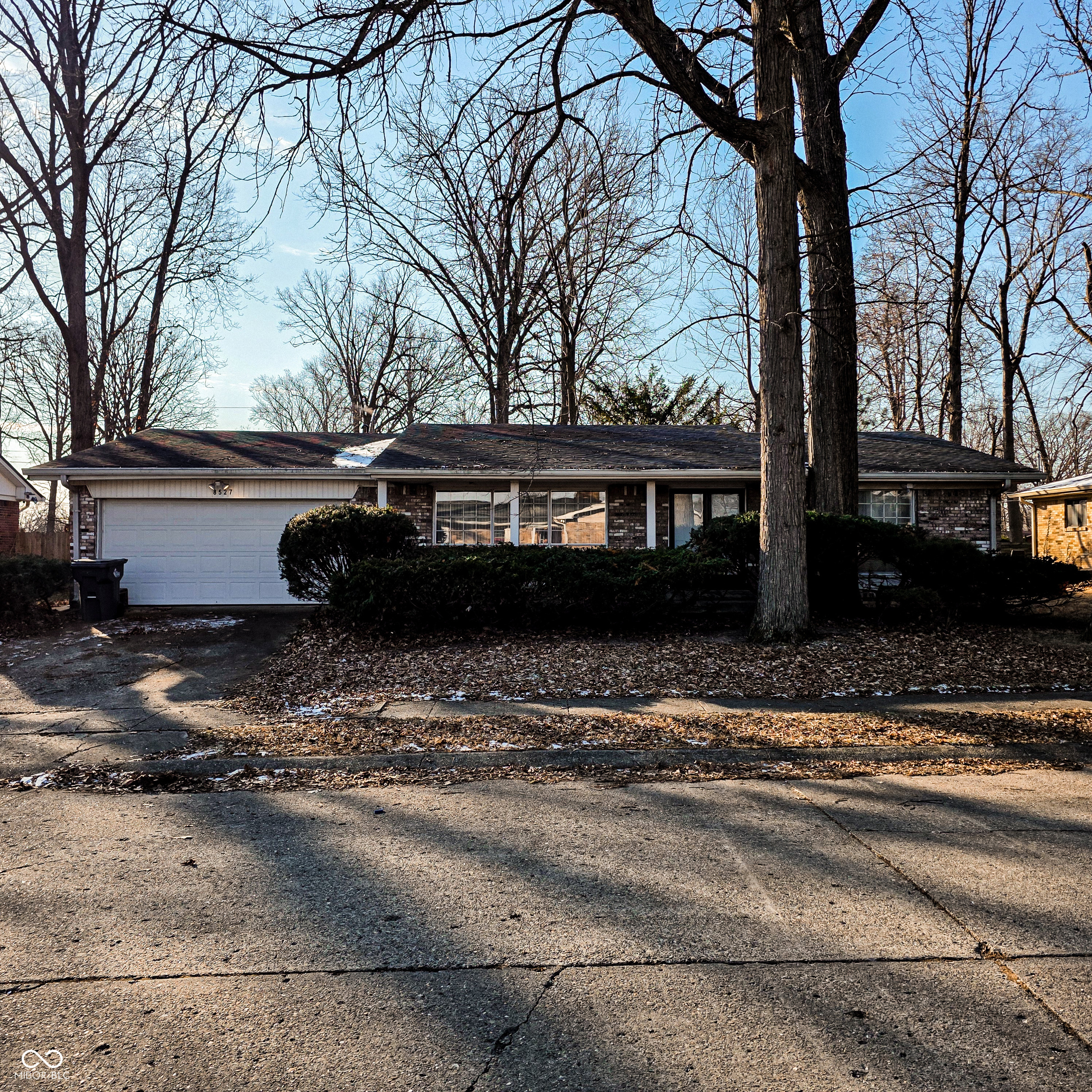 8527 Skyway Drive Indianapolis IN 46219