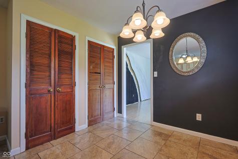 2815 Yellowwood Court Columbus IN 47203