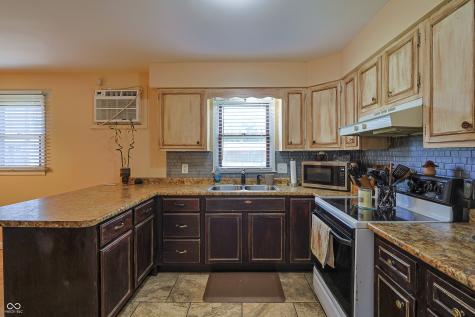 2815 Yellowwood Court Columbus IN 47203