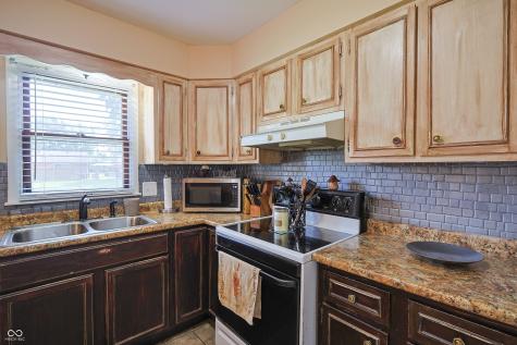 2815 Yellowwood Court Columbus IN 47203