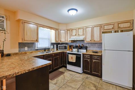 2815 Yellowwood Court Columbus IN 47203