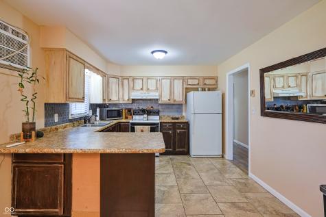 2815 Yellowwood Court Columbus IN 47203