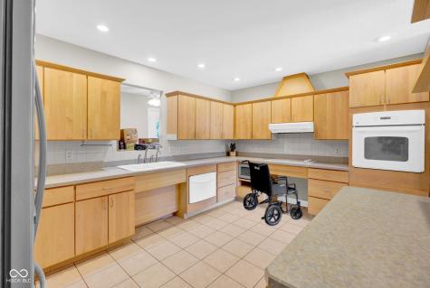 2202 Peartree Court Columbus IN 47201