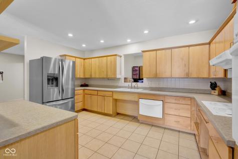 2202 Peartree Court Columbus IN 47201