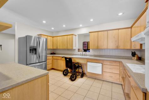 2202 Peartree Court Columbus IN 47201