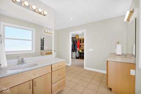 2202 Peartree Court Columbus IN 47201