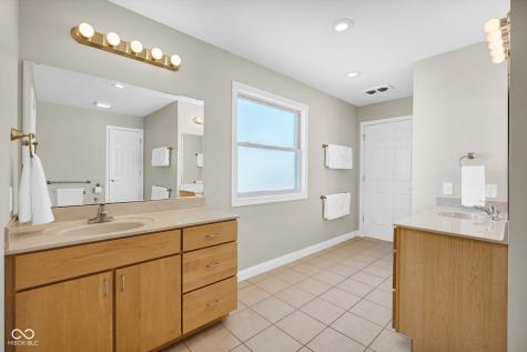 2202 Peartree Court Columbus IN 47201