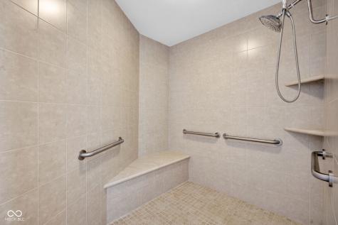 2202 Peartree Court Columbus IN 47201