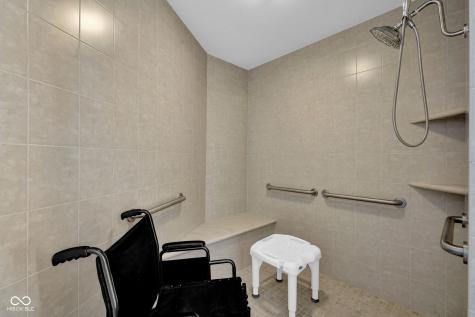 2202 Peartree Court Columbus IN 47201