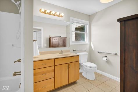 2202 Peartree Court Columbus IN 47201