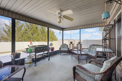 2202 Peartree Court Columbus IN 47201