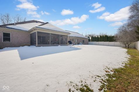 2202 Peartree Court Columbus IN 47201