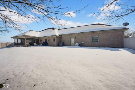 2202 Peartree Court Columbus IN 47201