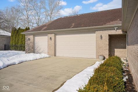 2202 Peartree Court Columbus IN 47201