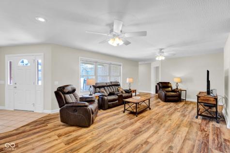 2202 Peartree Court Columbus IN 47201