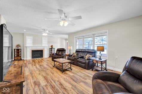 2202 Peartree Court Columbus IN 47201