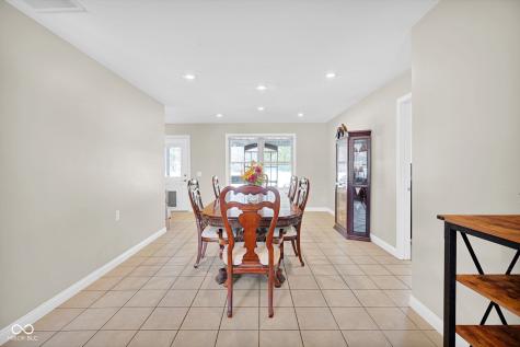 2202 Peartree Court Columbus IN 47201