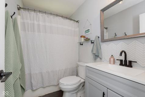 6493 Hunters Green Circle Indianapolis IN 46278