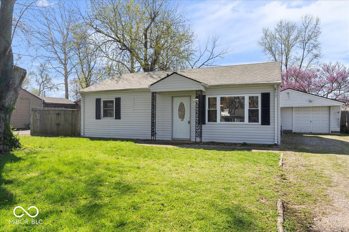 1933 Ruth Drive Indianapolis IN 46240