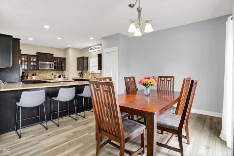 1526 Oakvista Drive Greenwood IN 46143