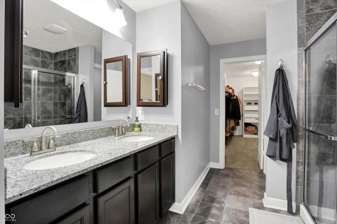 1526 Oakvista Drive Greenwood IN 46143
