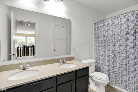 1526 Oakvista Drive Greenwood IN 46143