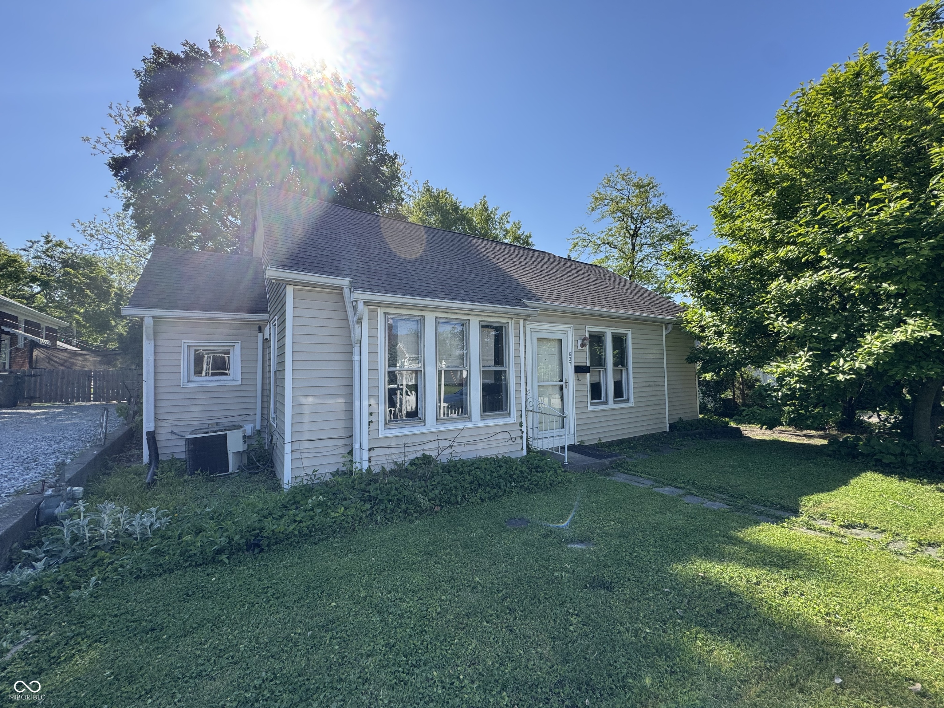 827 N Hawthorne Lane Indianapolis IN 46219