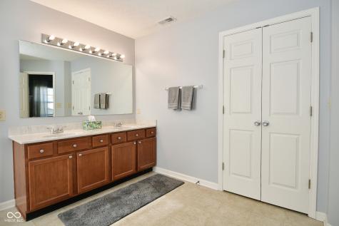 2080 Heathermor Drive Avon IN 46123