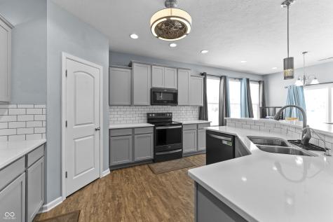 9046 Gordimer Circle Indianapolis IN 46239