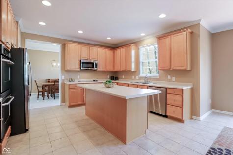 6834 Woodhaven Place Zionsville IN 46077
