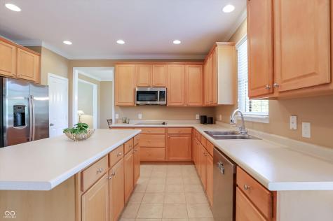 6834 Woodhaven Place Zionsville IN 46077