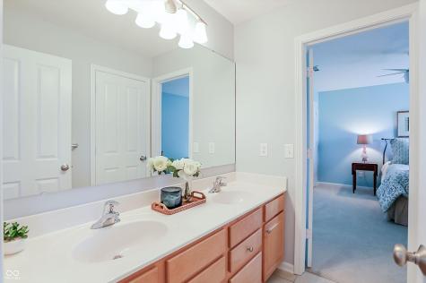 6834 Woodhaven Place Zionsville IN 46077