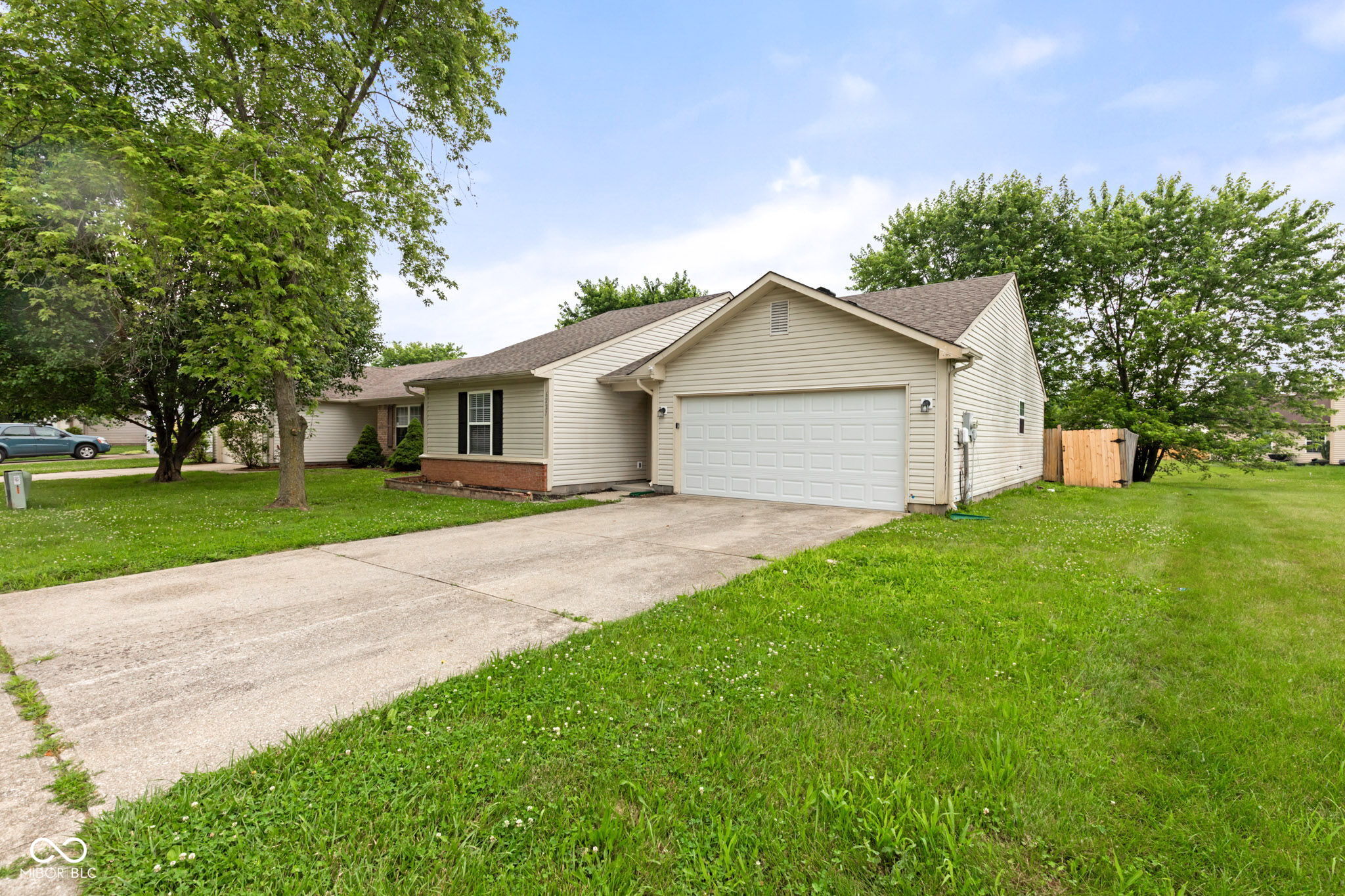 6227 Long River Lane Indianapolis IN 46221