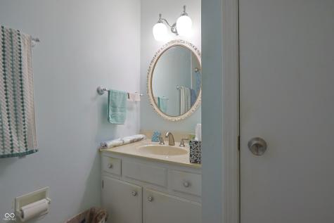 5120 Navajo Court Columbus IN 47203