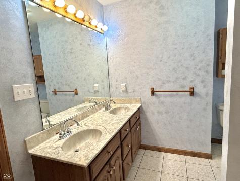 180 Oakbrook Drive Columbus IN 47201