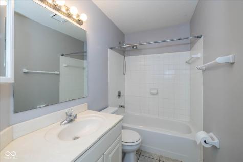 5818 Common Circle Indianapolis IN 46220