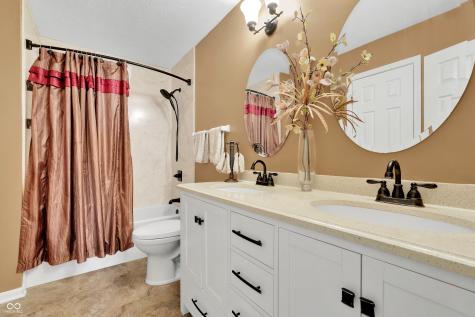 13077 Lansdowne Drive Fishers IN 46038